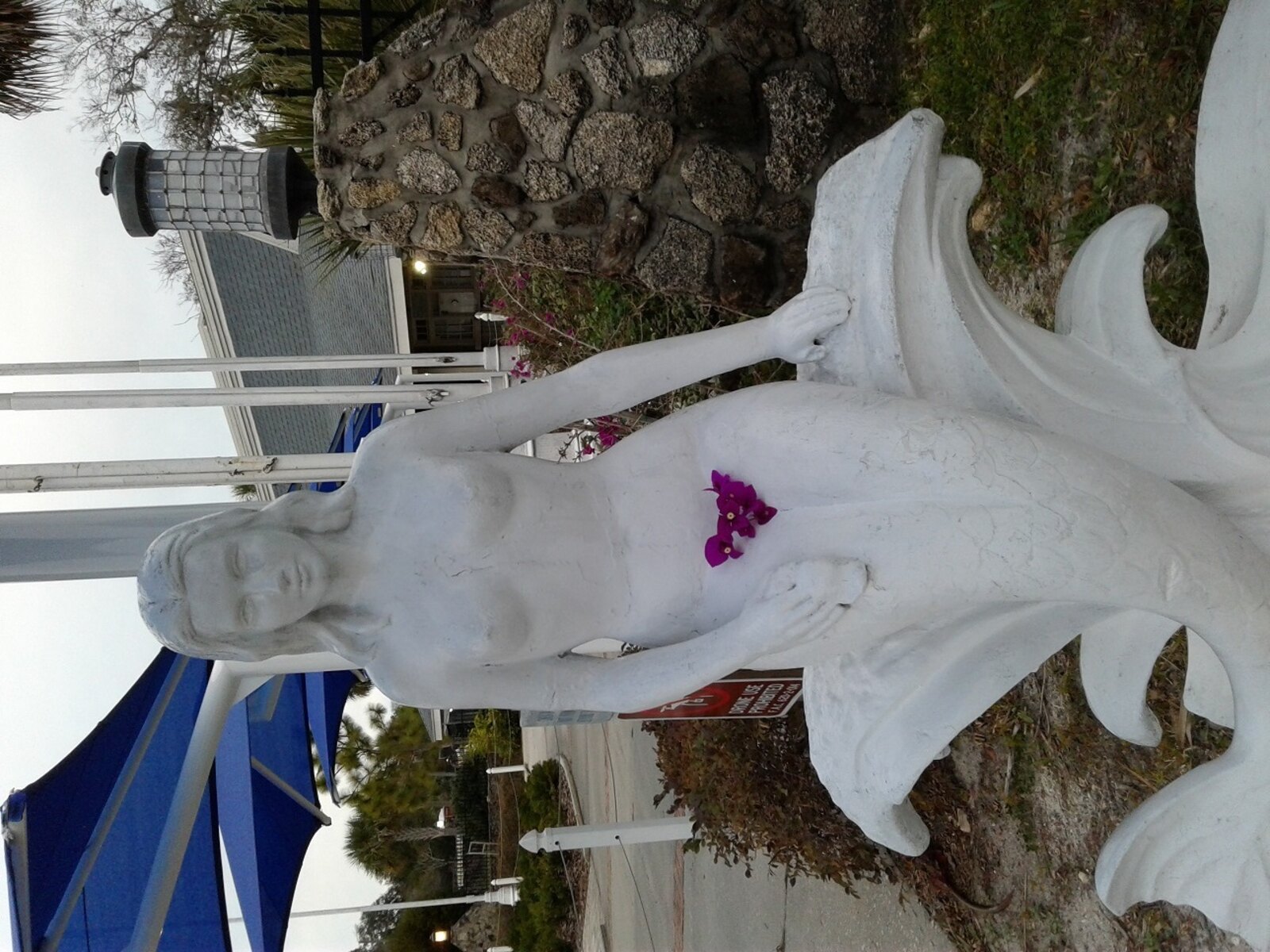 Mermaid statue at the entrance to Weeki Wachee Springs